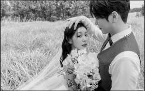 Kim Yuna Pamer Buket Bunga Besar dan Senyum Manis, Fans Tebak dari Sang Suami
