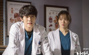 Lee Sung Kyung & Ahn Hyo Seop Saling Gombali Karakter di 'Dr. Romantic 3'