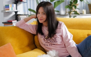 Song Hye Kyo Belikan Sweter Couple Saat Kumpul Bareng Bestie