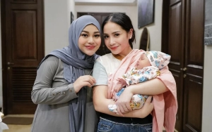 Nagita Slavina Beri Putri Aurel Hermansyah Hadiah Seabrek Sepulang dari Luar Negeri