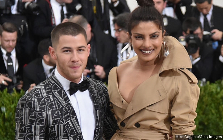 Nonton Baseball Bersama, Nick Jonas Dan Priyanka Chopra Berkencan?