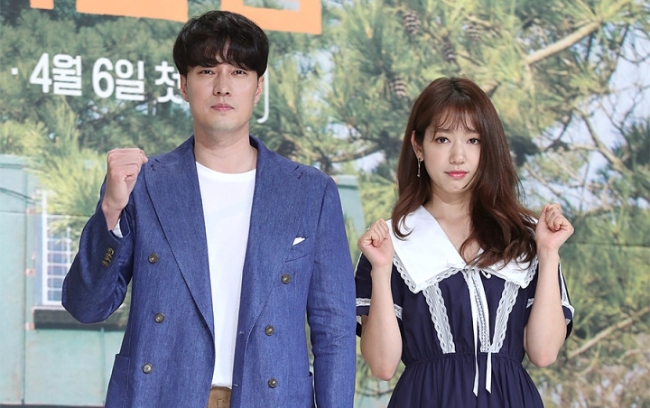 Masih Sibuk Sendiri, Intip Aktivitas Park Shin Hye dan So 