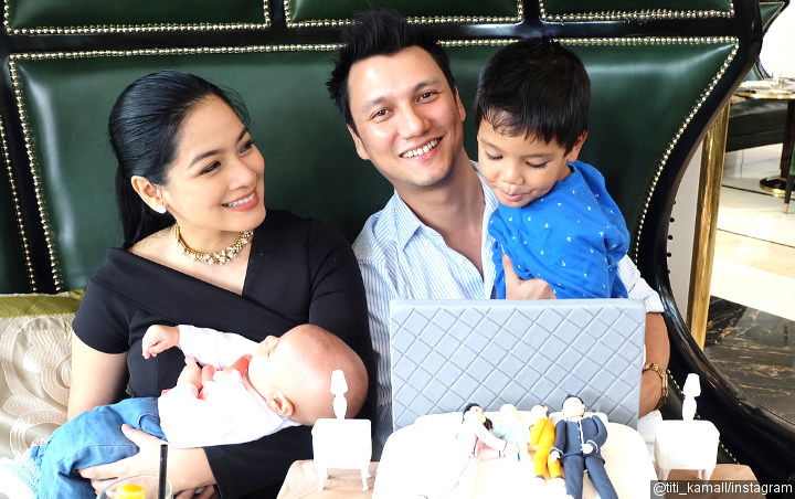 Titi Kamal Santai Christian Sugiono Digosipkan, 6 Bukti Keluarga Ini Selalu Harmonis Sejak Dulu
