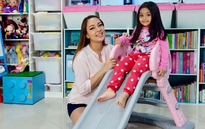 Ajarkan Kemandirian Sejak Dini, Dokter Reisa Bangga Sekolah Sang Putri Pakai Kurikulum Montessori