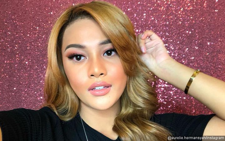 Aurel Hermansyah Makin Cantik Usai Ganti Warna Rambut, Netter: Itu Ada Ketombenya?