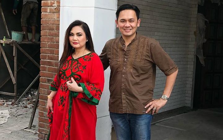 Foto Sambil Rangkul Nia Daniati, Farhat Abbas Ingin Bungkam Haters dan Bukan Berniat Rujuk