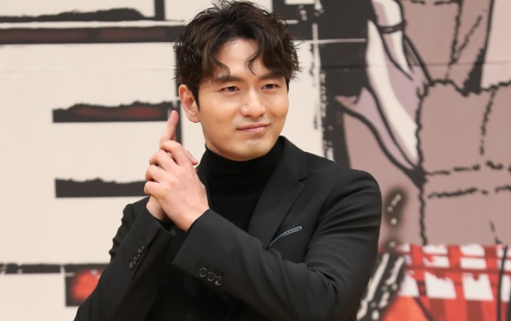Makin Menegangkan, Lee Jin Wook Pandangi TKP Pembunuhan di Teaser 'Voice 2'
