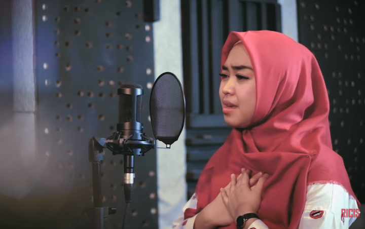 Cover Lagu 'Pernah' Milik Azmi, Ria Ricis Sukses Bikin Netter Galau