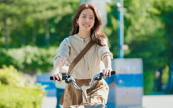 Bahagia Dikirimi Truk Kopi Saat Syuting 'Familiar Wife', Han Ji Min Sebut Hyungsik Malaikat 
