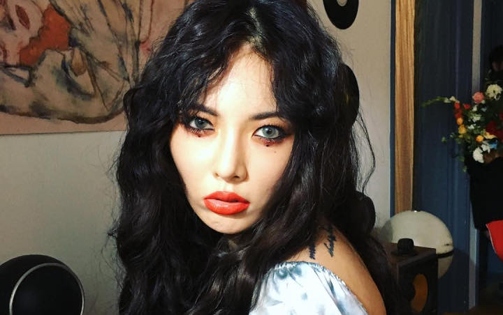 Pose Menggoda Pakai Lipstik Merah Tebal, HyunA Dicibir Seperti Wanita Murahan
