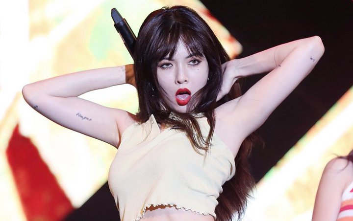 Perform 'Red' di Midnight Picnic Festival, HyunA Bikin Heboh Lepas Baju
