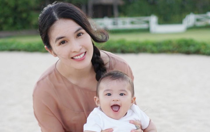 Nangis Tak Mau Cukur Rambut, Ekspresi Putra Sandra Dewi 'Melotot' ke Kapster Salon Bikin Fans Geli