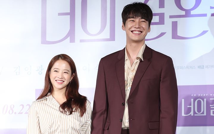Senyum Ceria Park Bo Young dan Kim Young Kwang di Poster Romantis 'On Your Wedding Day'