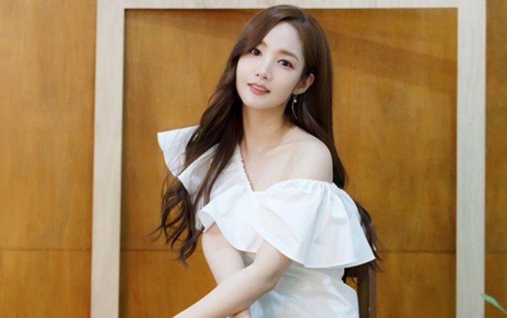 Nikita Mirzani Isyaratkan Berita Heboh, Fakta Foto Mesra ...