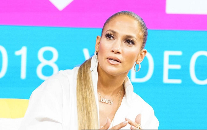 Ambil Peran di Film 'Hustlers', Jennifer Lopez Bakal Jadi Penari Telanjang