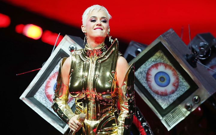 Ketemu Langsung dengan Celine Dion, Lucunya Katy Perry Jadi Fangirl Dadakan