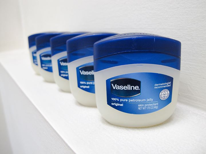 Vaseline Petroleum Jelly dapat Menumbuhkan Bulu Mata