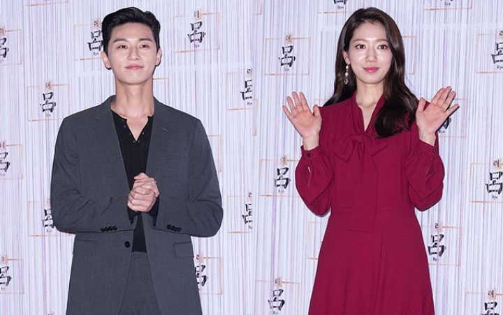 Park Seo Joon dan Park Shin Hye Sumringah Hadiri Event Bareng 