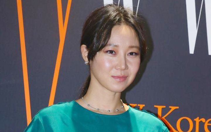 Tampil Seksi Pakai Baju Transparan, Gong Hyo Jin Dibilang Norak