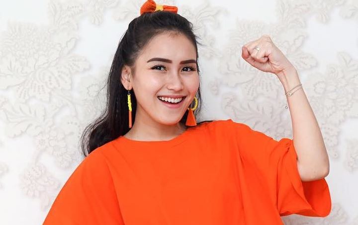 Pakai Gaun Seksi Pamer Paha, Ayu Ting Ting Kena Cibir Gara 