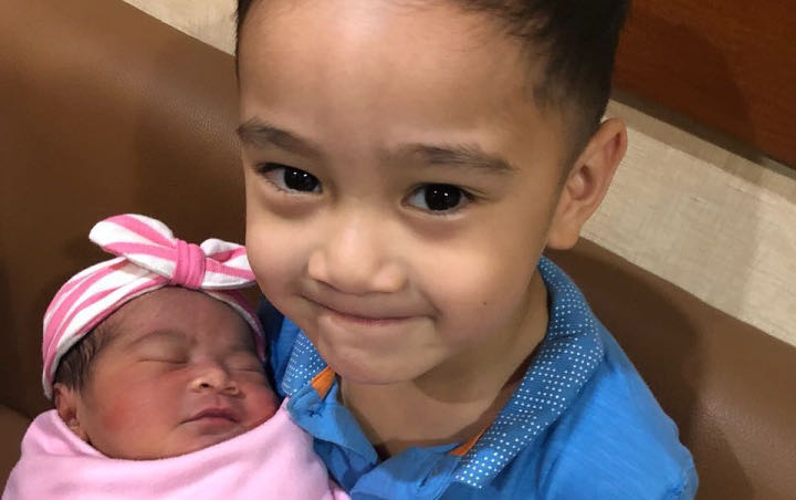 Tatapan Rafathar  Putra Raffi Ahmad ke Bayi  Marsha Tengker 