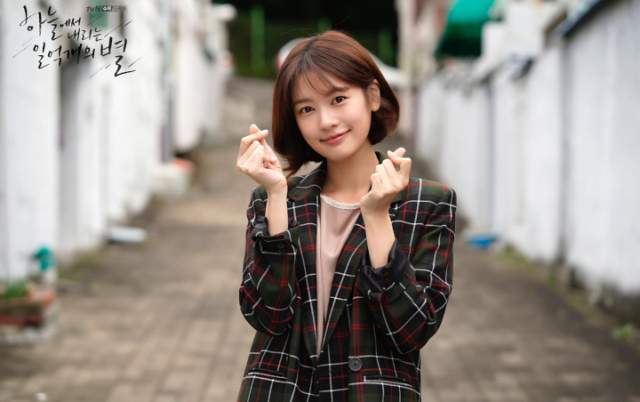 Hasil gambar untuk hundred million stars from the sky Jung So Min Yoo Jin Kang