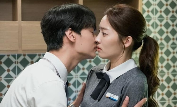 Lakoni Adegan Ciuman Pertama di Drama Lewat 'Familiar Wife', N VIXX Puas
