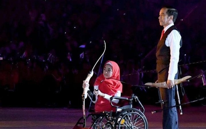 Memanah Bersama Jokowi di Pembukaan Asian Para Games 2018 