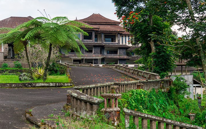 Hotel P.I. Bedugul Bali yang Telah Ditinggalkan