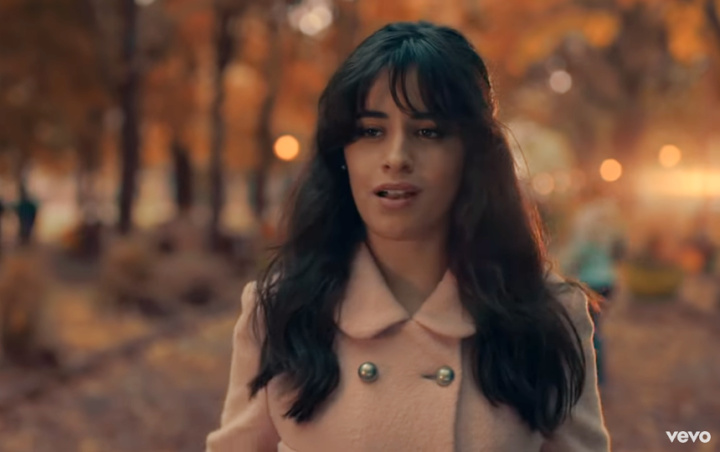 Camila Cabello Kenang Mendiang Kekasih dalam MV 'Consequences'