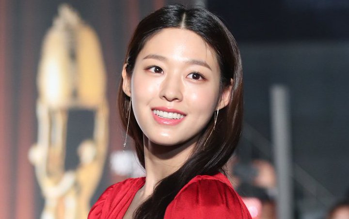 Penampilan Seolhyun di Daejong Film Award Curi Perhatian, Belahan Dada dan Kaki Jenjang Jadi Sorotan