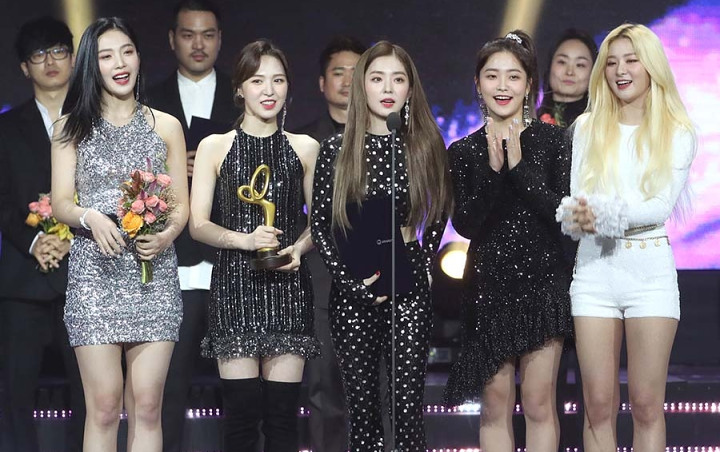 Korean Pop Culture Awards 2018: Red Velvet Terima Penghargaan Bareng Seulgi yang Sempat Absen
