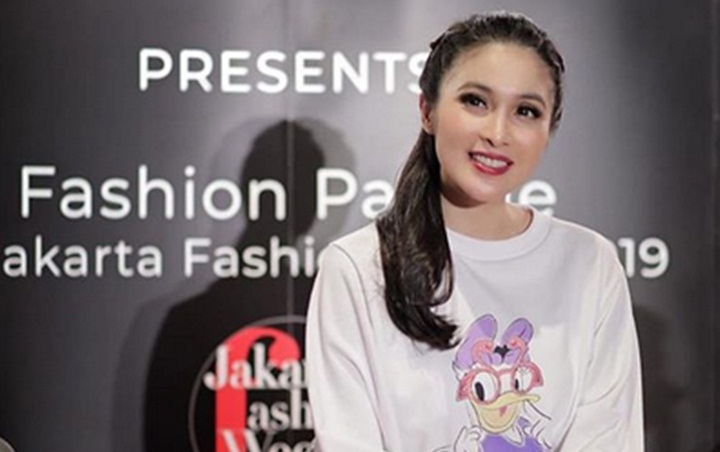 Fashion Show  Pakai Baju  Boneka Mickey Mouse Sandra Dewi 