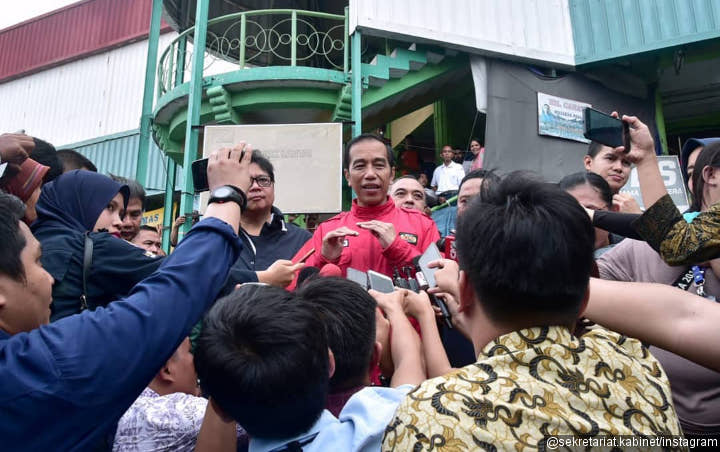 Jokowi Blusukan di Kota Tangerang Naik Motor, Warganet Soroti Jaket Presiden