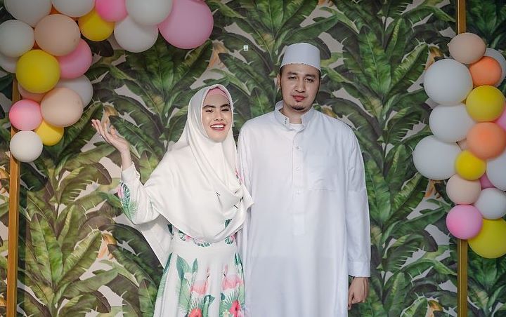 Habib Suami Kartika Putri Pamer Tatapan Tajam dan Ganteng Pakai Topi, Netter Histeris