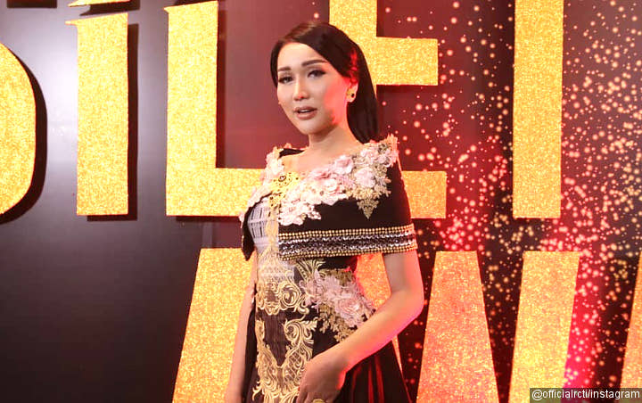 Lucinta Luna Bagai Putri Bangsawan di Silet Awards, Cara Berjalan Disindir Gagal Tutupi Aura Banci