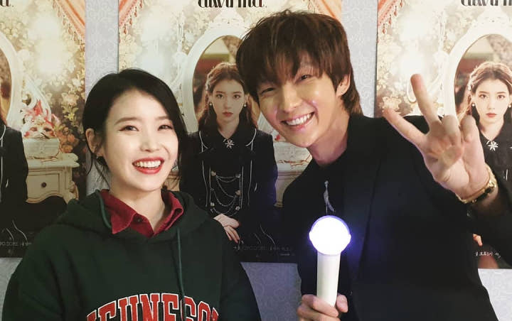 Diundang ke Konser, Lee Jun Ki Ungkap Terima Kasih dan Bagikan Foto Narsis Bareng IU