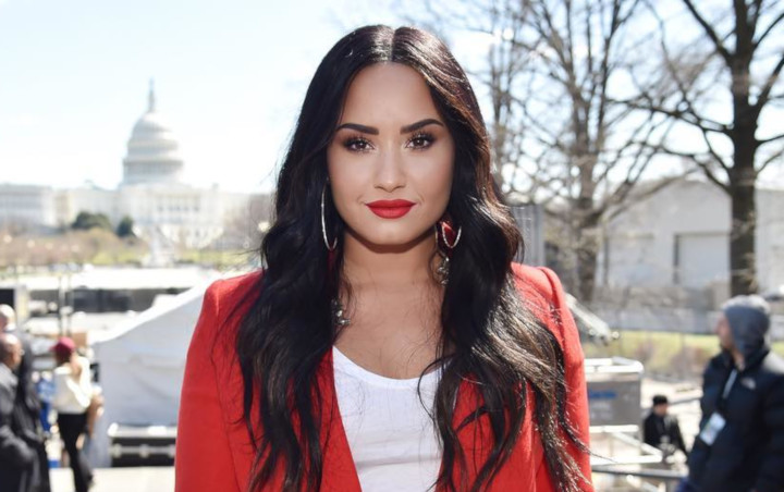 Dikritik Usai Pecat Penari Latar yang Bahas Overdosis, Begini Tanggapan Demi Lovato
