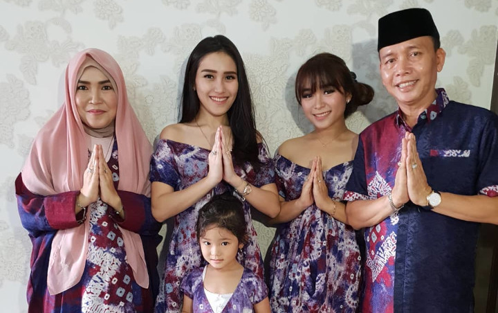 Ibu Ayu  Ting Ting  Dibully Ketahuan Pakai Tank Top Hobinya 