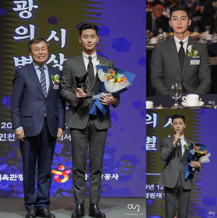 Bikin Bangga, Park Seo Joon Menerima Penghargaan dari Korea Tourism Awards 2018