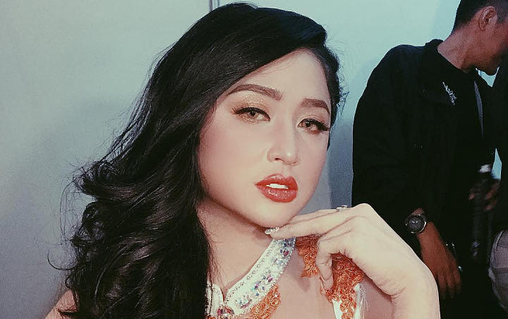 Dewi Persik Makan Kerang Abalone Rp 3 Juta Saat Ulang Tahun, Netter Sindir Rosa Meldianti