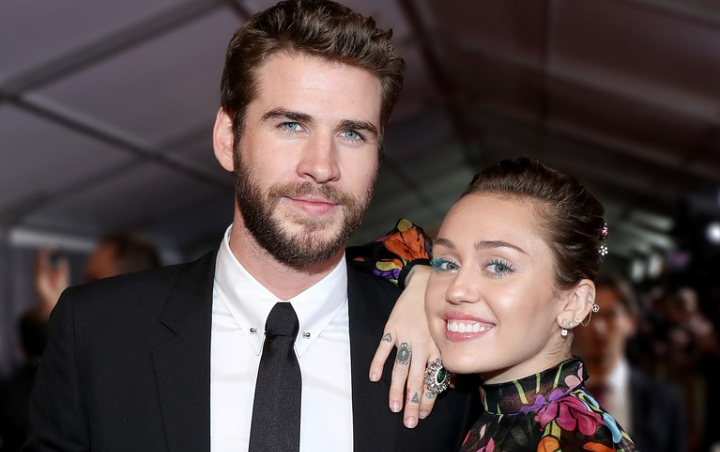 Unggah Foto Ini, Miley Cyrus Konfirmasi Pernikahannya dengan Liam Hemsworth?