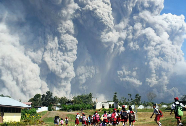 Gunung Sinabung  Meletus Pada Februari 2018