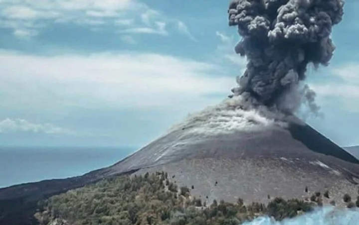 BMKG Temukan Retakan Baru di Gunung Anak Krakatau, Jelaskan Waspada Potensi Tsunami Susulan
