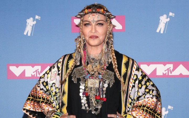 Bentuk Pantat Makin Berisi, Madonna Dituding Lakukan Implan
