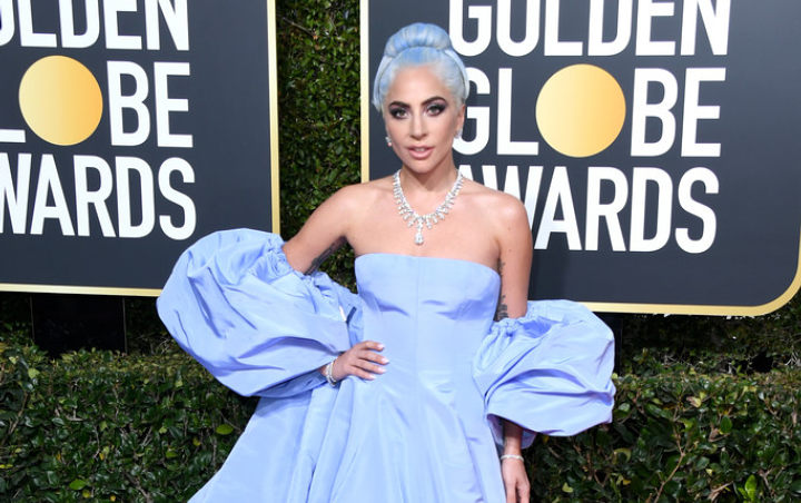 Golden Globes 2019: Curi Perhatian di Red Carpet, Lady Gaga Samakan Warna Rambut dan Gaun