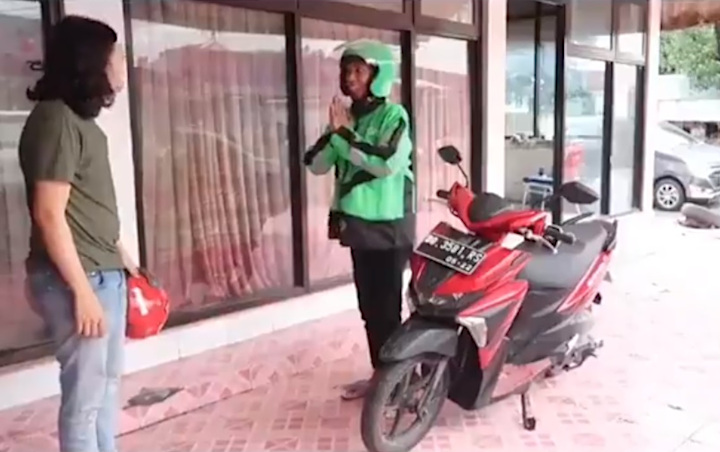 Viral karena Tak Biasa, Ini Video Driver Ojol yang Lakukan Prosedur Keselamatan Ala Pramugari