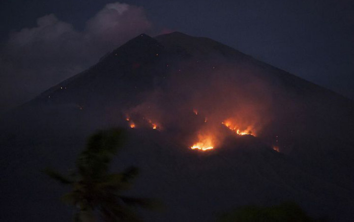 Gunung Agung di Bali Kembali Erupsi, Lontarkan Material Kerikil dan Abu Selama 4 Menit
