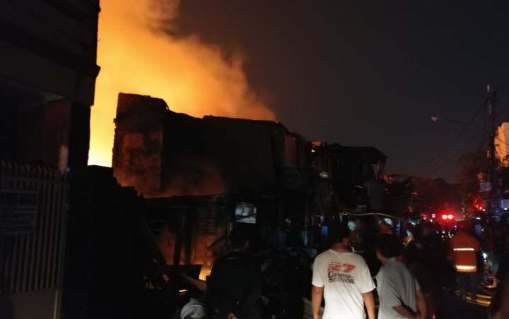 Kebakaran Hanguskan 250 Rumah di Tomang Jakarta Barat, Ribuan Warga Jadi Pengungsi