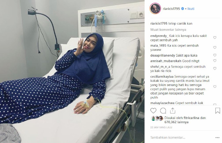 Ria Ricis Tetap Centil saat Sakit, Tampilan Salat Bareng Anak Oki